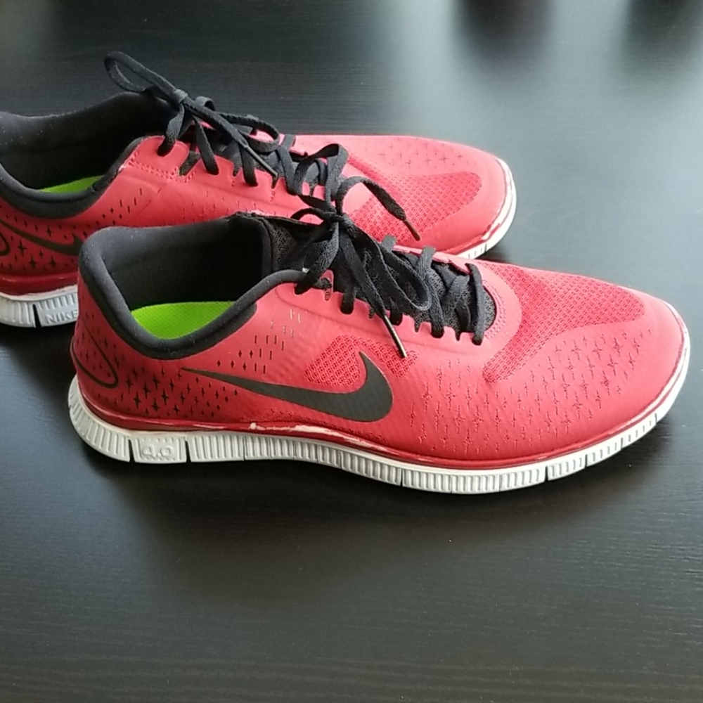 Nikes Free 4.0 V2 (Men's, Sz 11)